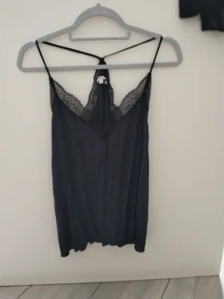 Camiseta lencera azul con encaje