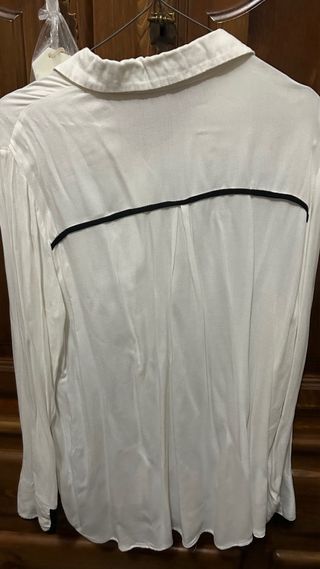 Blusa Mango Blanca con Lazo Negro