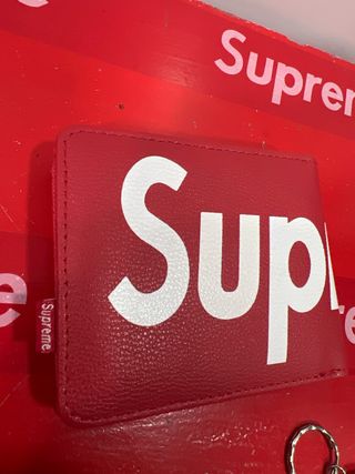 Cartera Supreme + Llavero Rojo