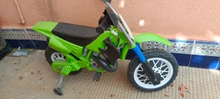 Moto eléctrica infantil verde