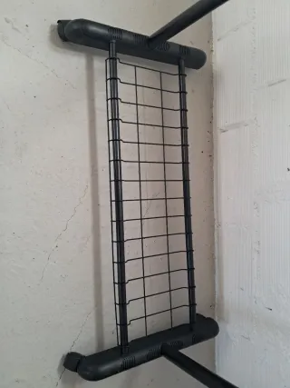 Porta abiti a muro con ruote e estensibile