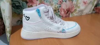 Zapatillas niña blancas y moradas