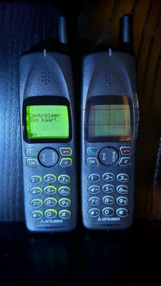 2 Telefoni Cellulari Mitsubishi MT-D30 Neri