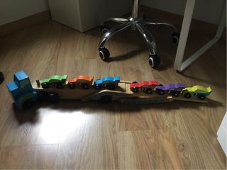 Camión de madera porta coches de juguete