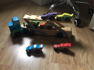 Camión de madera porta coches de juguete