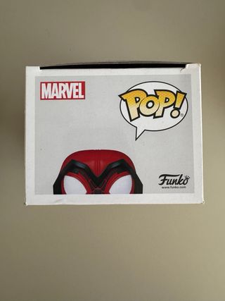 Funko Pop! Black Panther 830 y Spider-Man 770