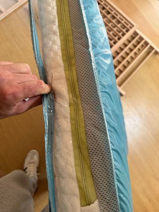 Cuna y colchón bebé madera