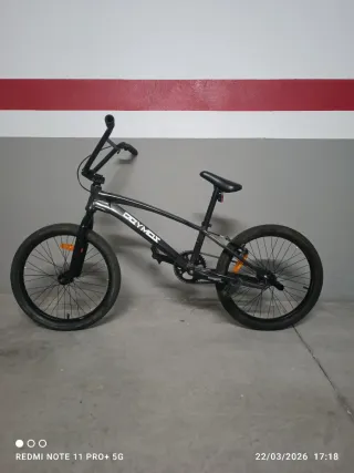 Bicicleta BMX Negra