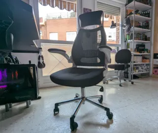 Silla de oficina ergonómica con respaldo de malla