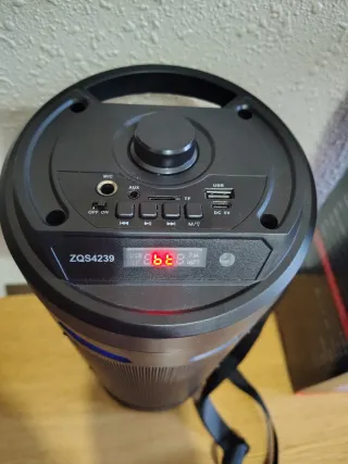 Altavoz Portátil Bluetooth con Luces LED