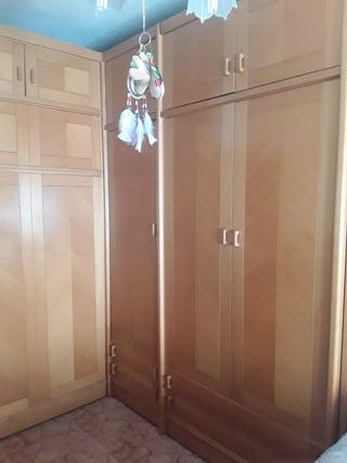 Mueble de cama plegable con armario de tres puerta