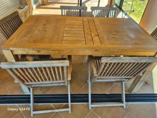 Mesa de madera con 6 sillas para terrazza
