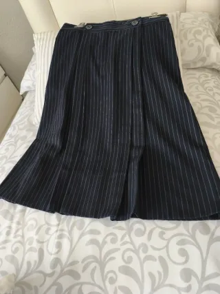 Falda Giorgio Armani rayas diplomáticas