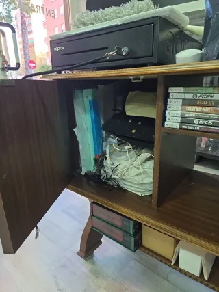 Mueble antiguo de madera