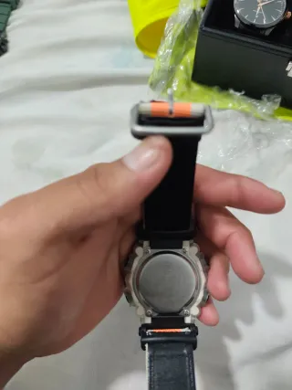 Reloj G-Shock Beige y Naranja