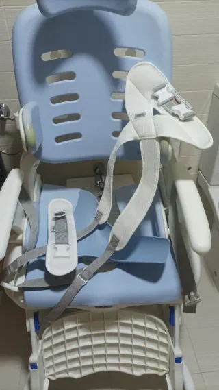 Silla RIFTON HTS basculante para baño discapacidad