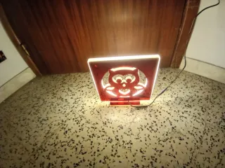 Lampada da tavolo design gufo rossa