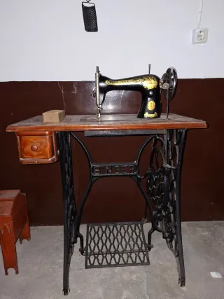 Máquina de coser Singer antigua