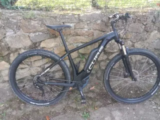 Bicicleta Eléctrica Cube Negra