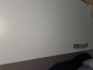 Dormitorio juvenil blanco y fucsia