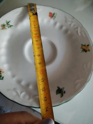 Platos de porcelana con flores