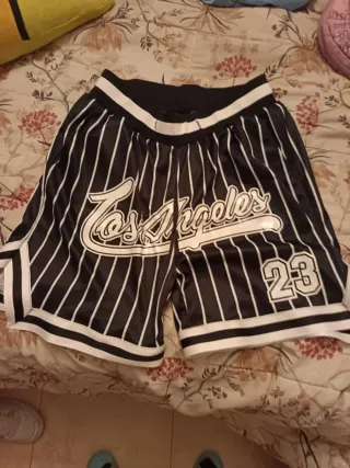 Pantalones deportivos negros a rayas