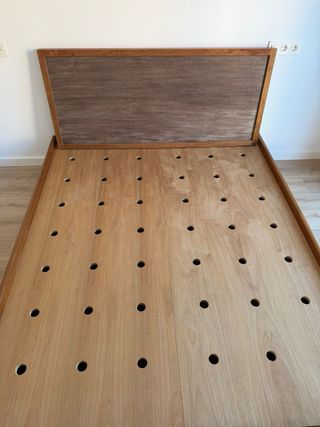 Cama y cabezal de madera de teca