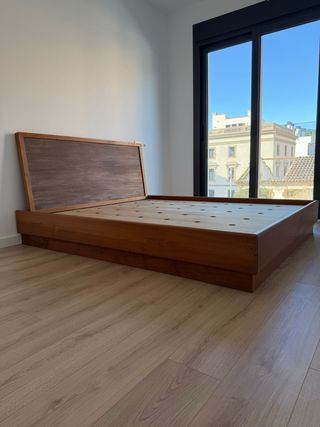 Cama y cabezal de madera de teca