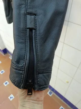 Cazadora de cuero Zara Talla L