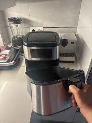 Freidora de aire plateada