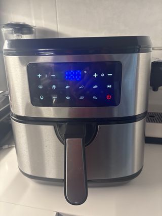 Freidora de aire plateada