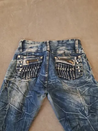 Pantalón vaquero pitillo desgastado