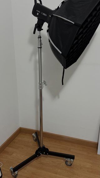 Trípode Iluminación Avenger con Ruedas