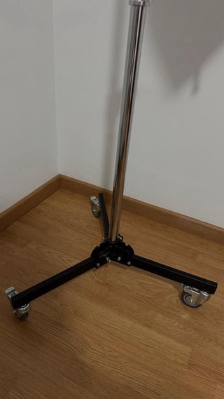 Trípode Iluminación Avenger con Ruedas
