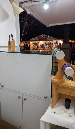 Mostrador joyeria cristal y blanco