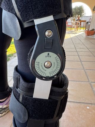 Rodillera Ortopédica Ajustable Flexión/Extensión