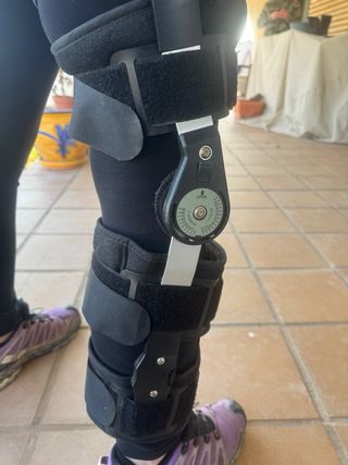 Rodillera Ortopédica Ajustable Flexión/Extensión