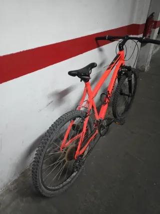 Bicicleta Montaña B'TWIN Roja