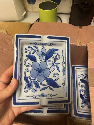 12 Ceniceros porcelana azul y blanco flores