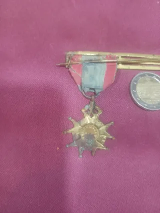 Pasador de medallas militar