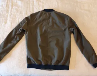 Cazadora  bomber verde militar Talla M 38