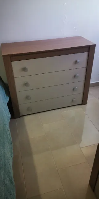Cómoda y 2 mesitas de noche