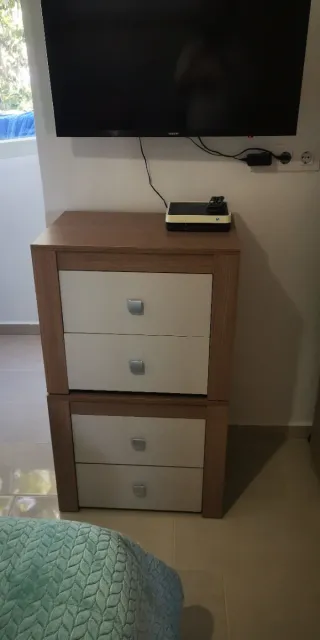 Cómoda y 2 mesitas de noche