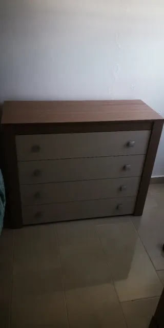 Cómoda y 2 mesitas de noche