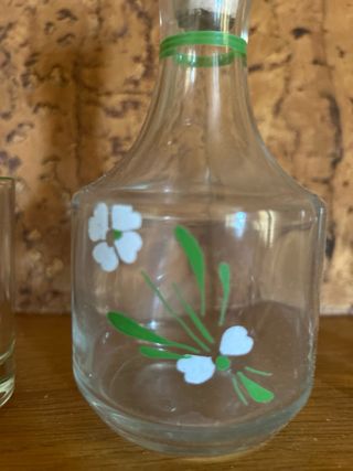 Licorera vintage pintada + 2 vasos