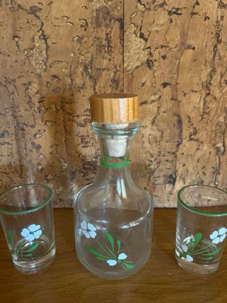 Licorera vintage pintada + 2 vasos