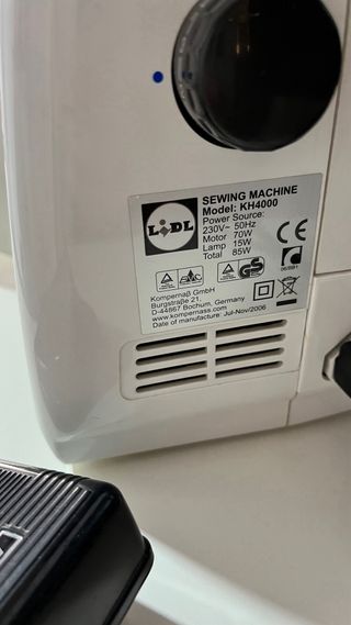 Máquina de coser Lervia