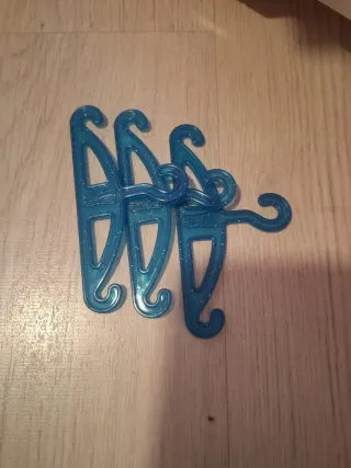 Armario Nancy con perchas y accesorios REGALA