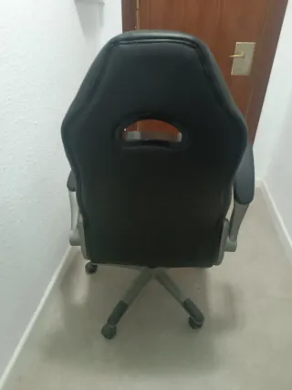 Silla de oficina ergonómica negra