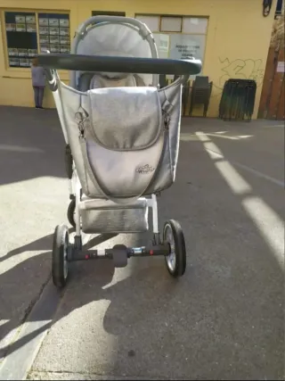 Carrito bebé gris claro + capazo + silla coche